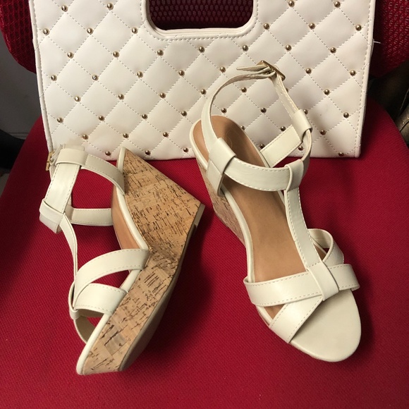 Bag  Clutch and Sandals - Picture 2 of 7